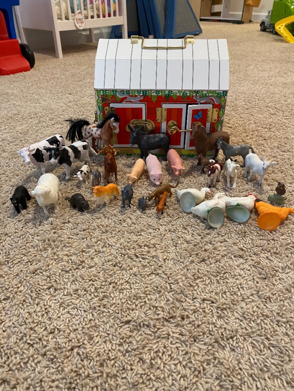 Melissa and Doug Barn with 29 farm/woodland animals